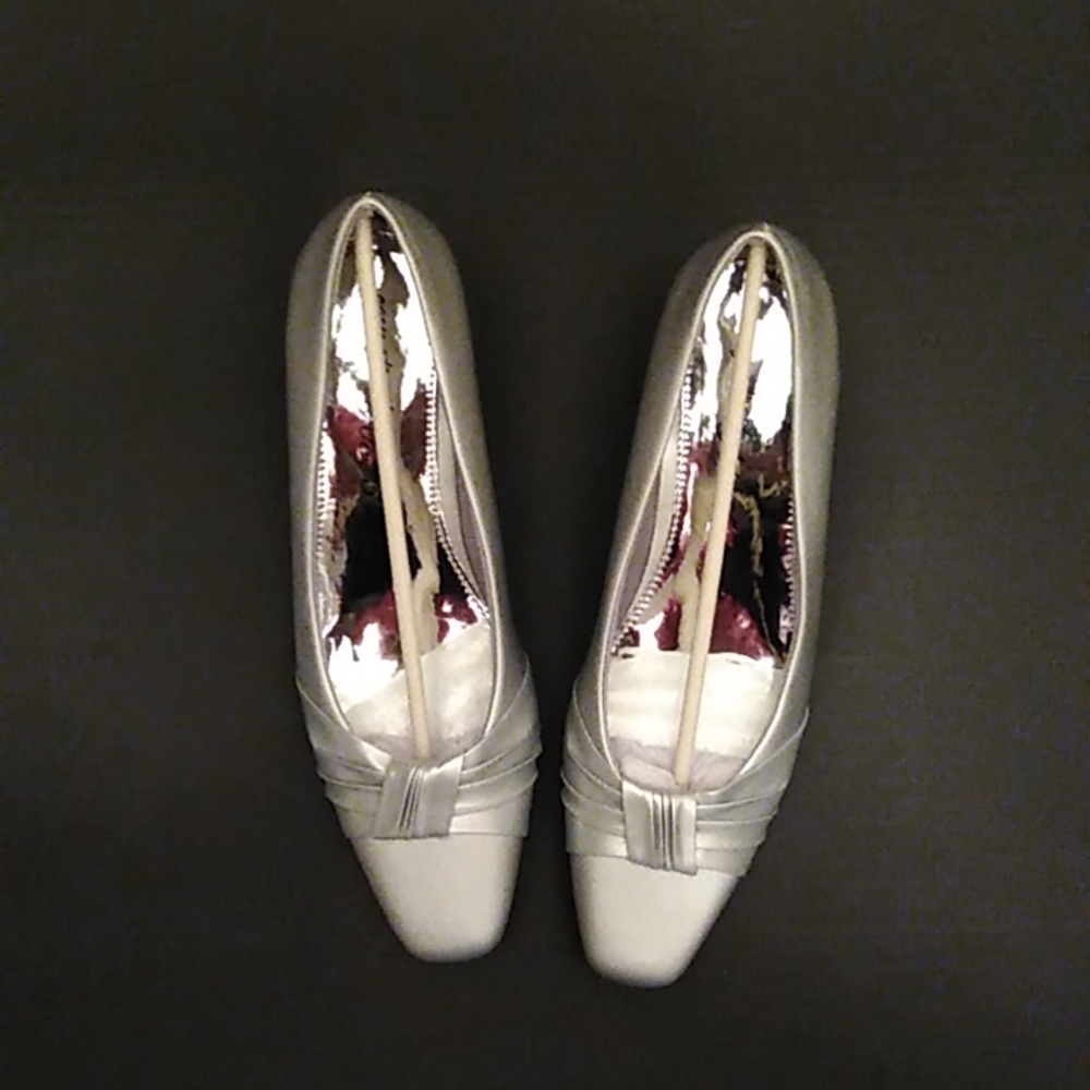Waive Silver Satin easy street Alive @5 shoes